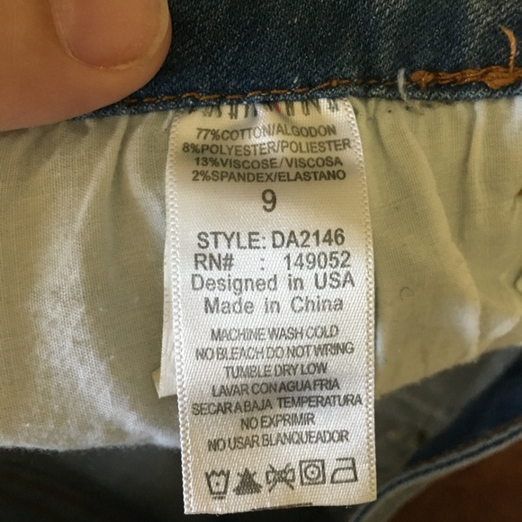 Fashion Nova Size 9 - Ripped Skinny Jeans - Picture 4 of 4